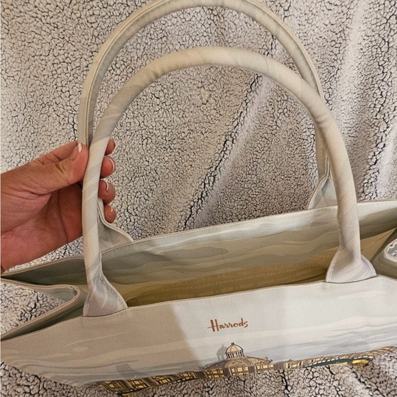 HARRODS
Large Architectural Building Shopper New Never Used - Picture 8 of 13